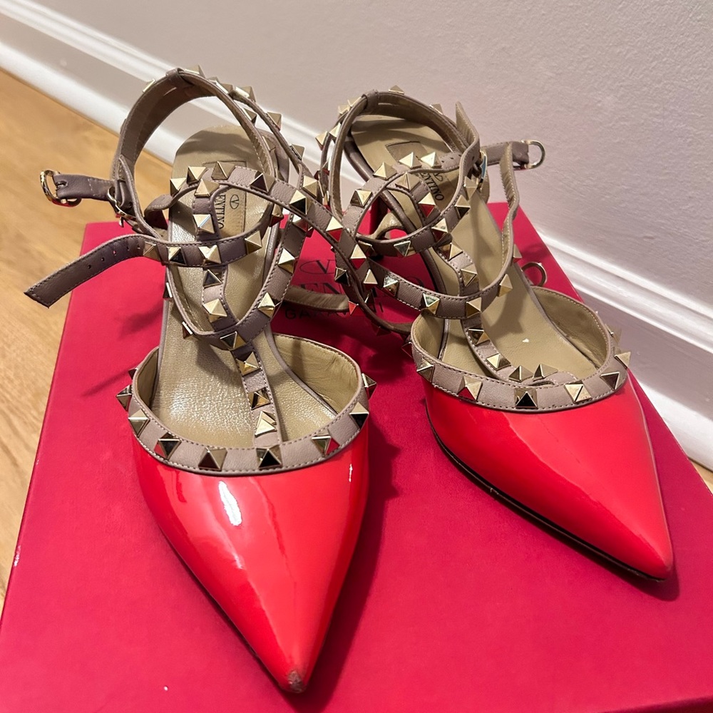 Valentino heels with scratches, needs to fix. Fair condition